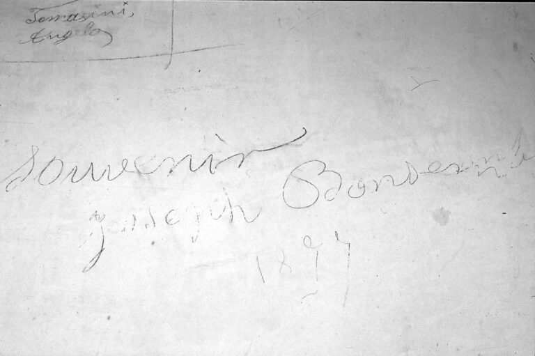 Santuario della Madonna di Caravaggio: le scritte murali ottocentesche.