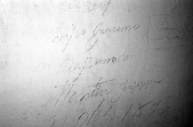 Santuario della Madonna di Caravaggio: le scritte murali ottocentesche.