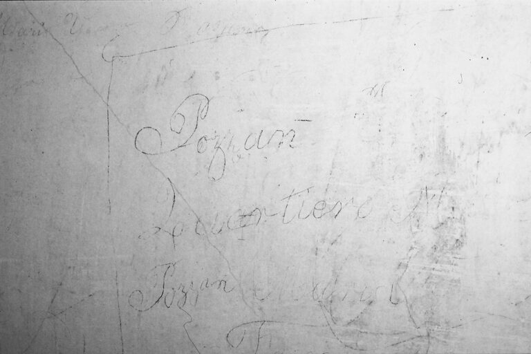 Santuario della Madonna di Caravaggio: le scritte murali ottocentesche.