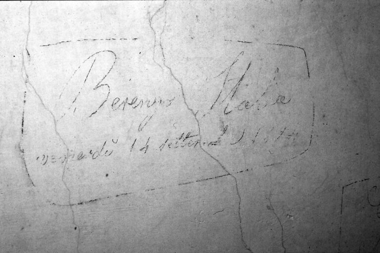 Santuario della Madonna di Caravaggio: le scritte murali ottocentesche.