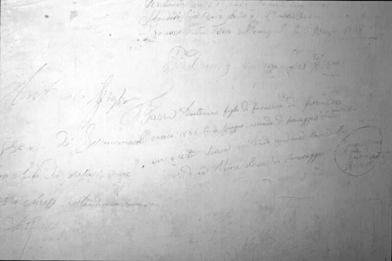 Santuario della Madonna di Caravaggio: le scritte murali ottocentesche.