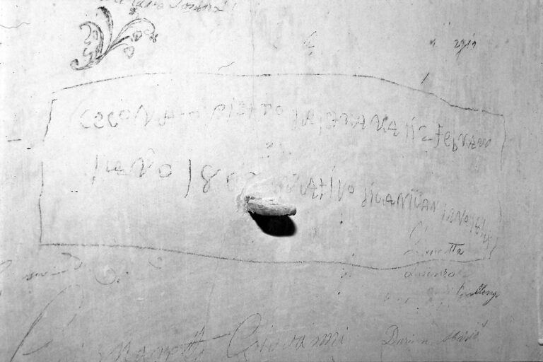 Santuario della Madonna di Caravaggio: le scritte murali ottocentesche.