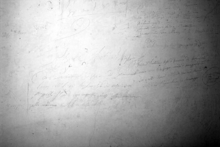 Santuario della Madonna di Caravaggio: le scritte murali ottocentesche.