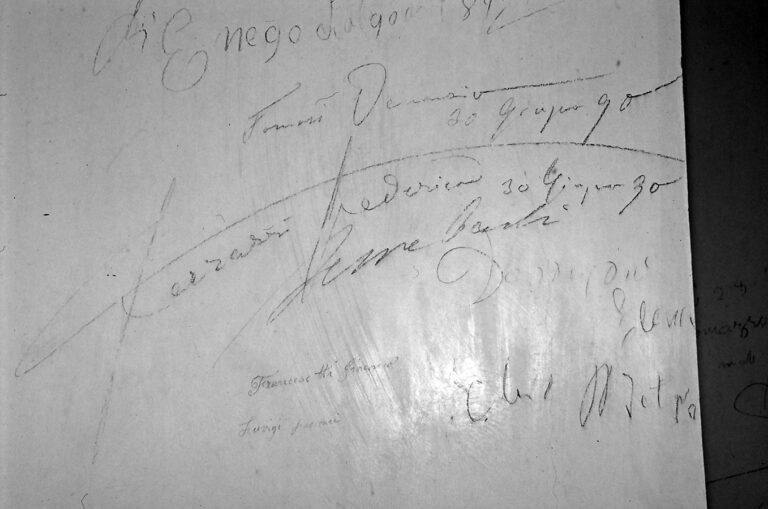 Santuario della Madonna di Caravaggio: le scritte murali ottocentesche.