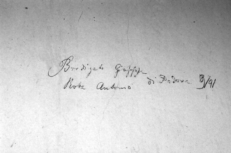 Santuario della Madonna di Caravaggio: le scritte murali ottocentesche.