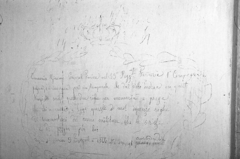 Santuario della Madonna di Caravaggio: le scritte murali ottocentesche.