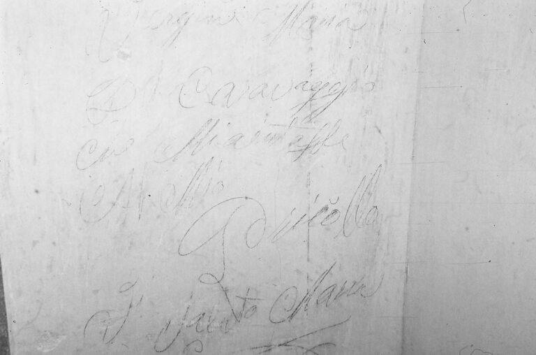 Santuario della Madonna di Caravaggio: le scritte murali ottocentesche.