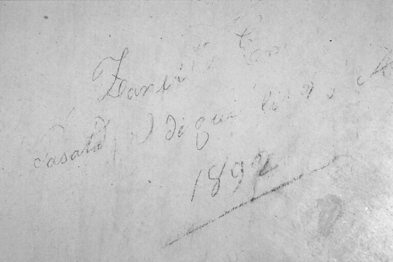 Santuario della Madonna di Caravaggio: le scritte murali ottocentesche.