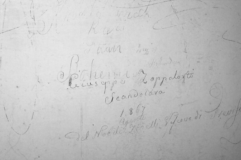 Santuario della Madonna di Caravaggio: le scritte murali ottocentesche.