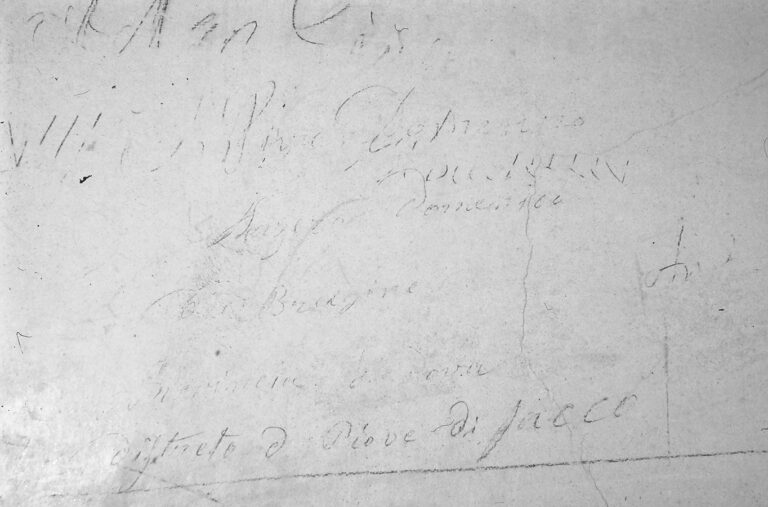 Santuario della Madonna di Caravaggio: le scritte murali ottocentesche.