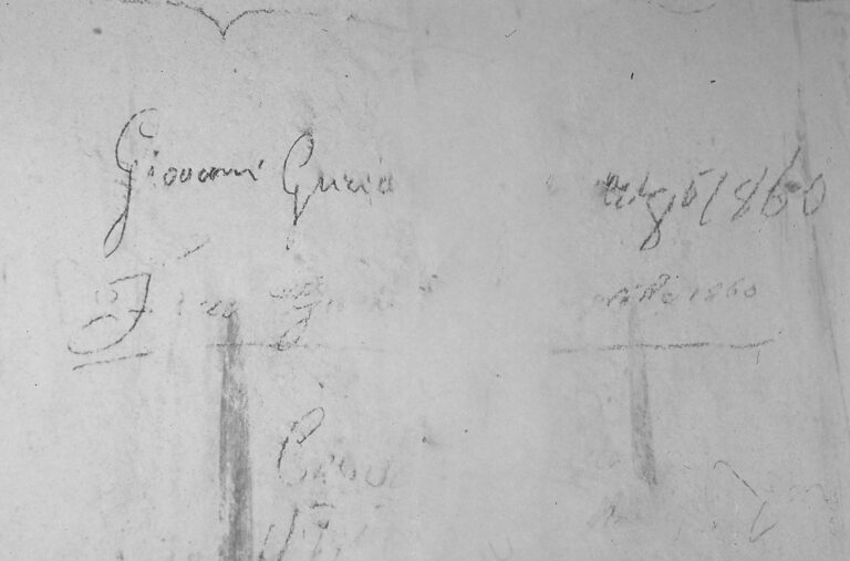 Santuario della Madonna di Caravaggio: le scritte murali ottocentesche.