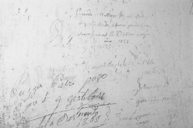 Santuario della Madonna di Caravaggio: le scritte murali ottocentesche.