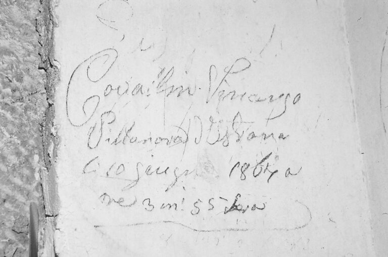 Santuario della Madonna di Caravaggio: le scritte murali ottocentesche.