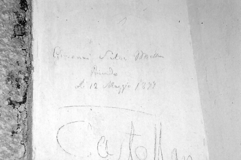 Santuario della Madonna di Caravaggio: le scritte murali ottocentesche.