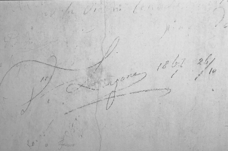 Santuario della Madonna di Caravaggio: le scritte murali ottocentesche.