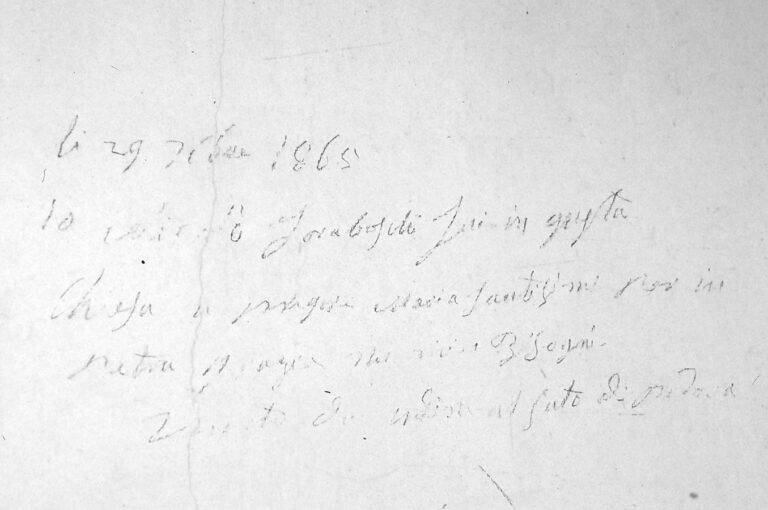 Santuario della Madonna di Caravaggio: le scritte murali ottocentesche.