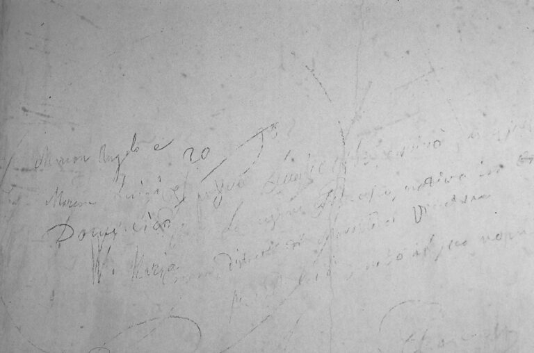 Santuario della Madonna di Caravaggio: le scritte murali ottocentesche.