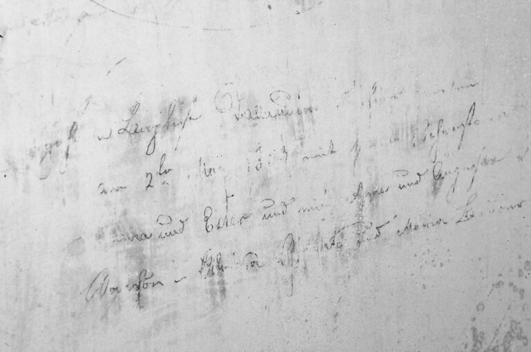 Santuario della Madonna di Caravaggio: le scritte murali ottocentesche.