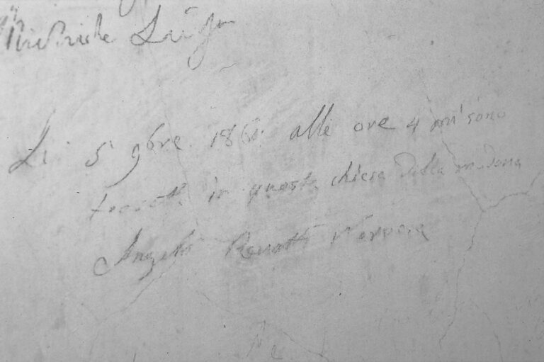 Santuario della Madonna di Caravaggio: le scritte murali ottocentesche.