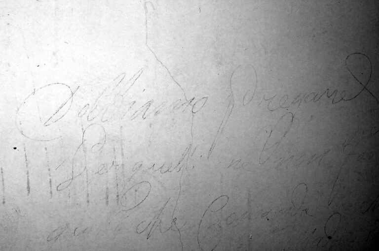 Santuario della Madonna di Caravaggio: le scritte murali ottocentesche.