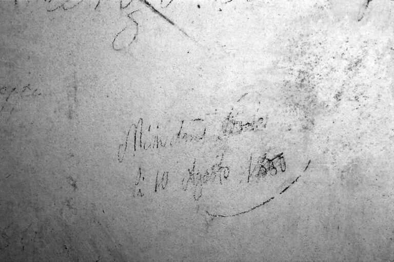 Santuario della Madonna di Caravaggio: le scritte murali ottocentesche.